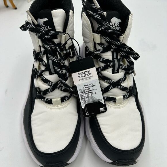 Women’s Sorel lace up insulated/waterproof boots size 8
